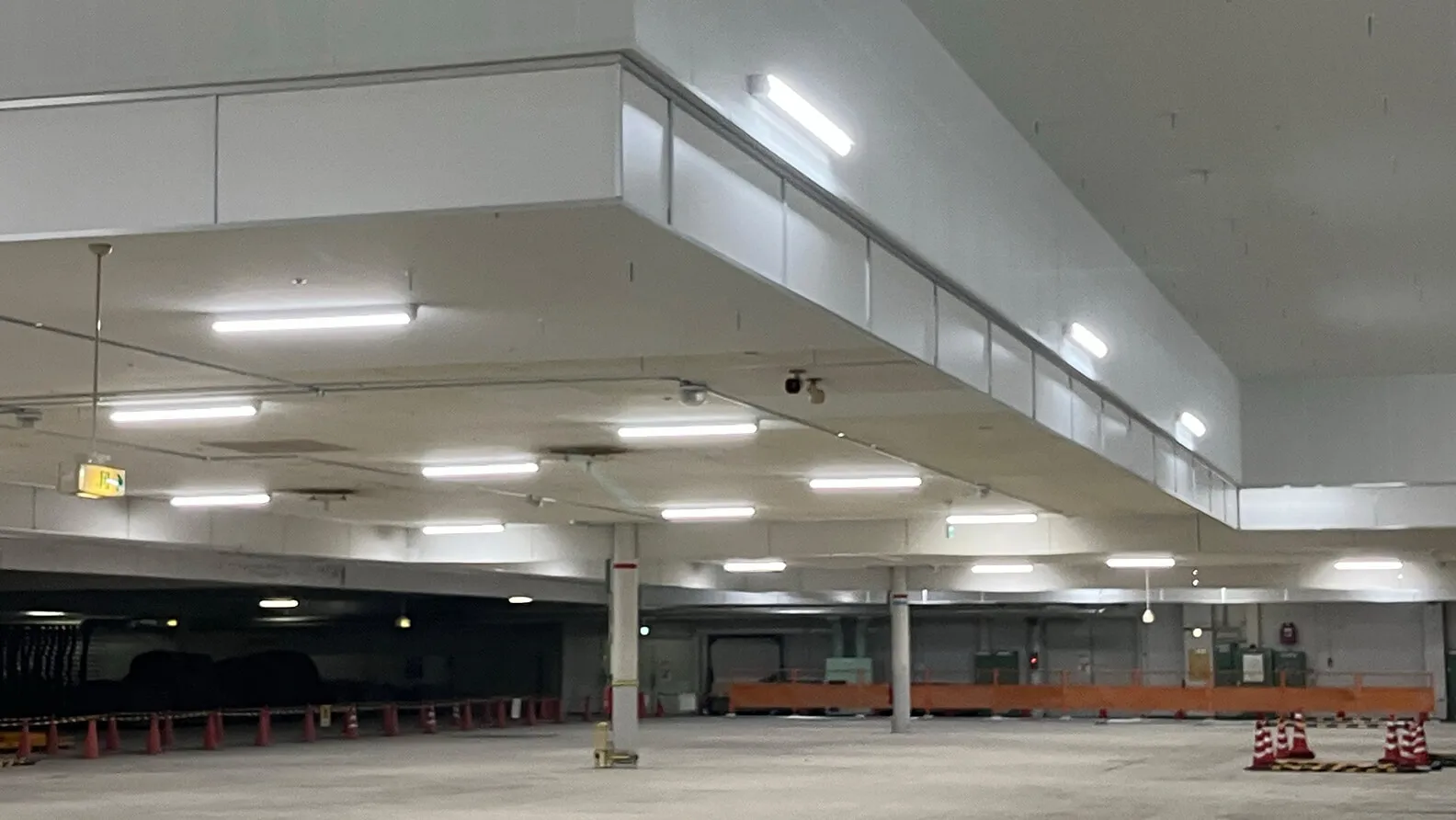 Case study of the nonflammable sheet flameproof hanging wall protecting people from smoke