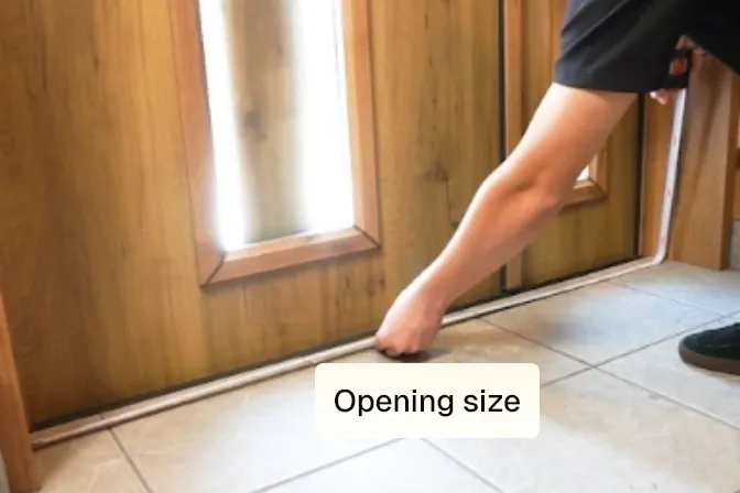 Measuring the width of the entrance opening by hand